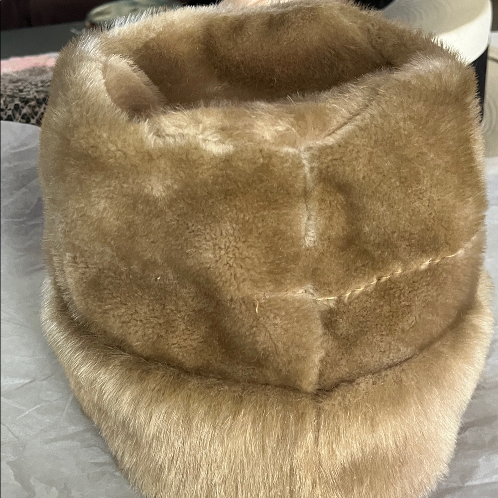 Elegant gage original Tan Fur Hat vintage